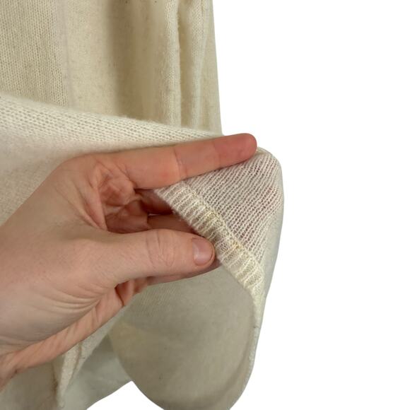 Subtle Luxury Nelly Washable Cashmere Sweater V-Neck Cream FLAW Womens S/M - Picture 3 of 7